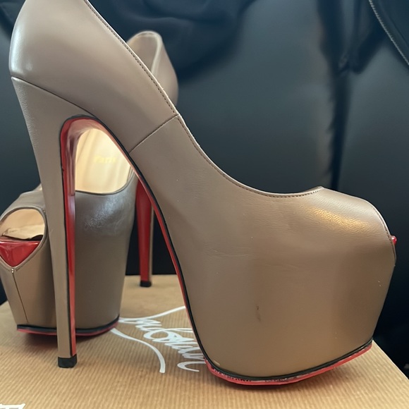 Christian Louboutin size 8 size 38 eur Highness 160 Kid/patent toe pre own w/box - Picture 8 of 9
